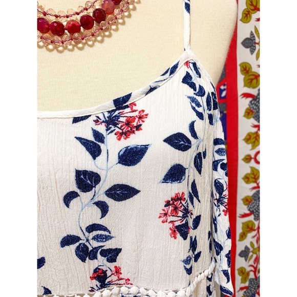 π Beautiful flower picnic top - Picture 3 of 11